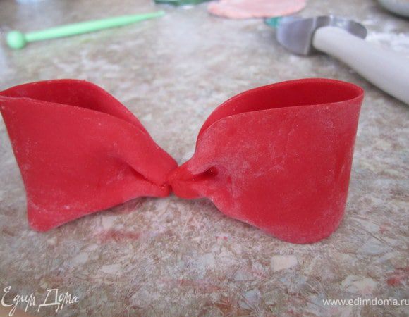 После того как детали банта высохли и стали твердыми. Можно собирать бант.
