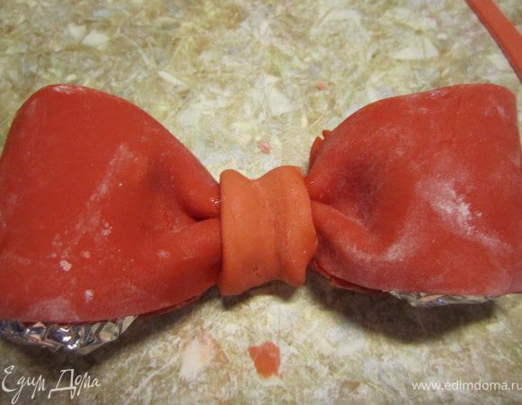 Завернуть серединку бантика.