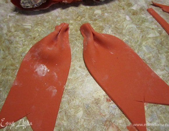 Вырезать еще две полоски.