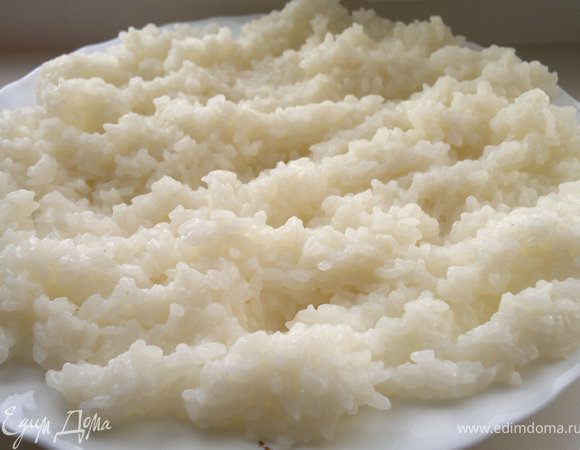 сразу после варки добавить 3 ст.л. уксуса для суши, соль совсем чуть-чуть и 1 ч.л. сахара и поставить остывать