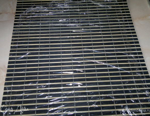  коврик застилаем пищевой пленкой