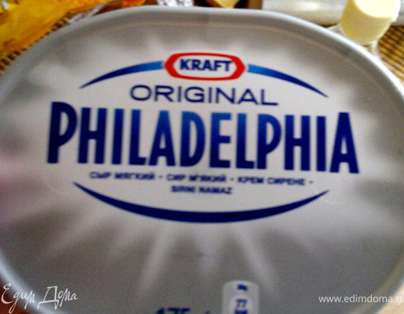 выкладываем на середину нори сыр филадельфия