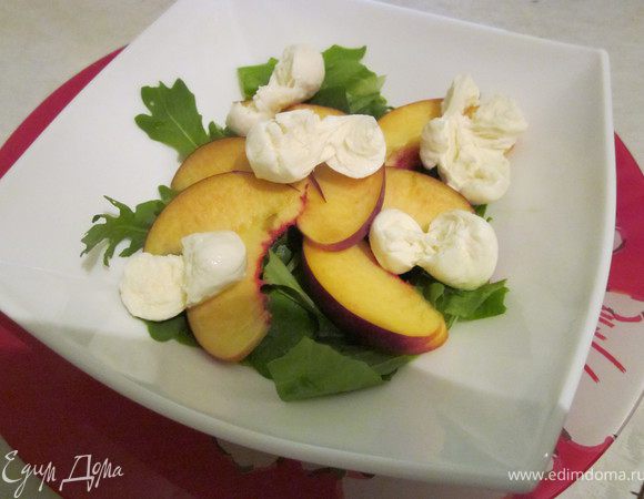 Тоже самое сделать с моцареллой, только я их не резала, а просто разломила руками