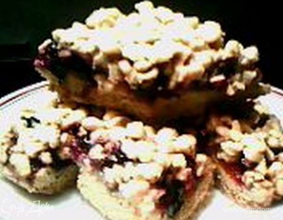 Готовый пирог порезать на полоски, затем на ромбики - печенье. Приятного аппетита!