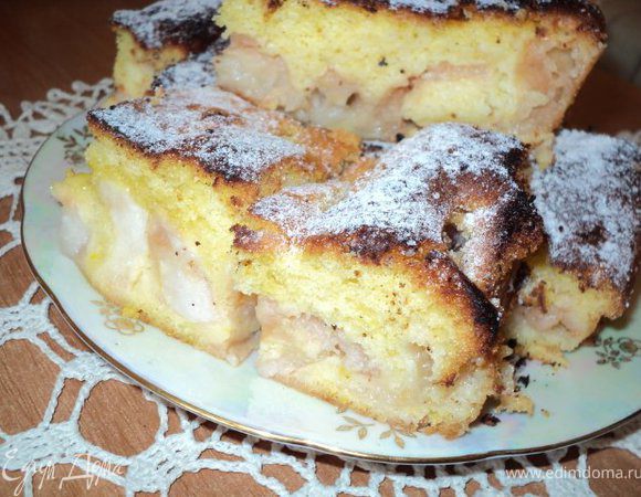 Выпекать 40 мин при температуре 180 градусов. Перед нарезанием дать пирогу остыть, посыпать сахарной пудрой с ванильным сахаром. Приятного аппетита!