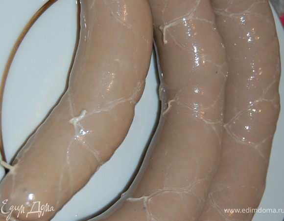 Наша ливерная колбаса готова,у меня к этому делу были готовы тостики из белого хлеба с чесночком, но и просто с белым хлебом и сливочным маслом получилось бы вкусненько, всем приятного аппетита!