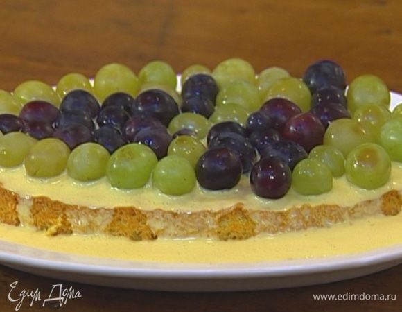 В небольшой кастрюле, помешивая, прогреть абрикосовый джем с 1 ст. ложкой воды и полить торт сверху.
 
