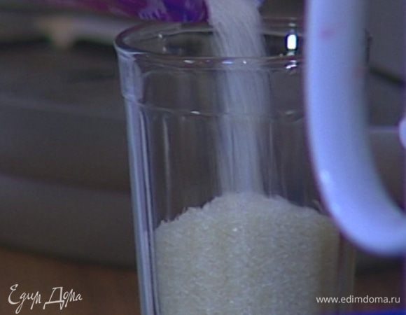 Добавить кампари и сахар, перемешивать до полного растворения сахара.