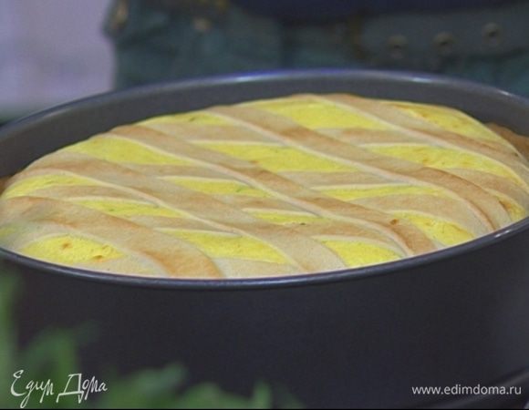 Выпекать чизкейк в разогретой духовке 45 минут.