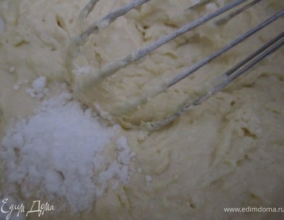 Добавить соду, перемешать.