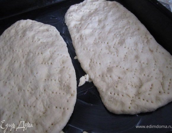 Размять руками в лепешки.