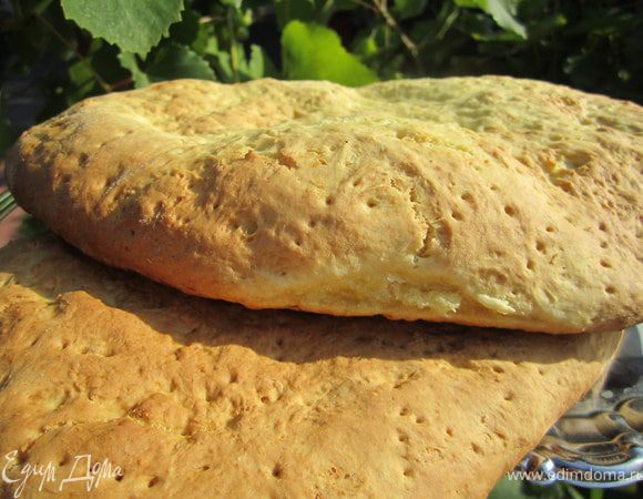 Выпекать 10-15 минут при температуре 180 градусов, до легкого золочения.
Оставить коржики охлаждаться.