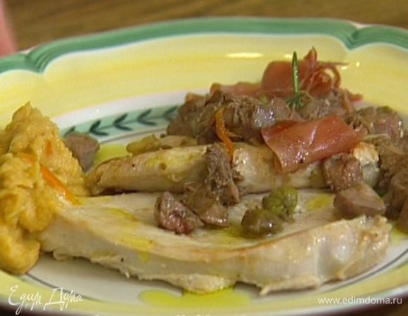 Добавить фасоль, все вместе прогреть, затем взбить в блендере в пюре. Подавать отбивные с пюре из фасоли, выложив сверху на каждый кусок индейки по 1 ст. ложке печеночного соуса.