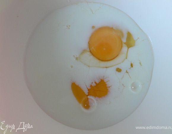 Яйца взбить с молоком