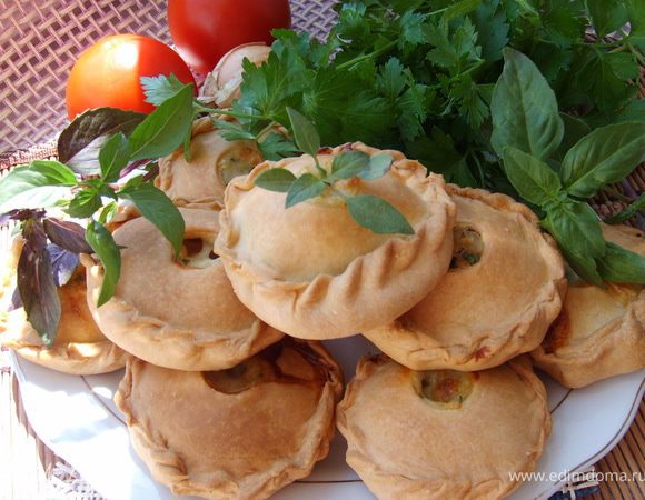 Выпекать при 180 С, 35 минут, можно еще смазать яйцом, но я обошлась без него