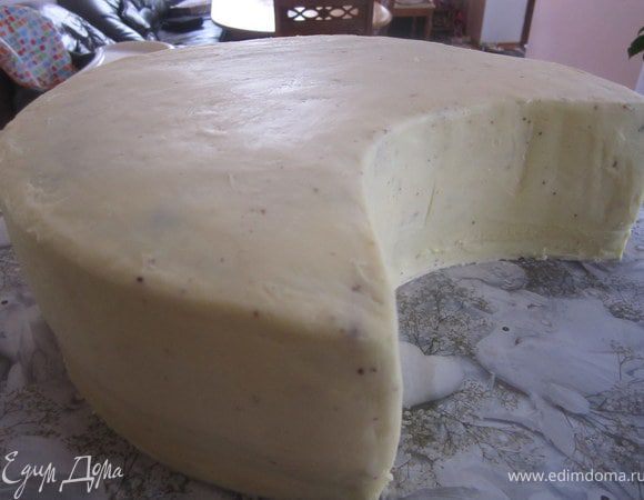 Торт лучше ровнять в 2-3 этапа. что бы перед покрытием мастикой он был ровненький.