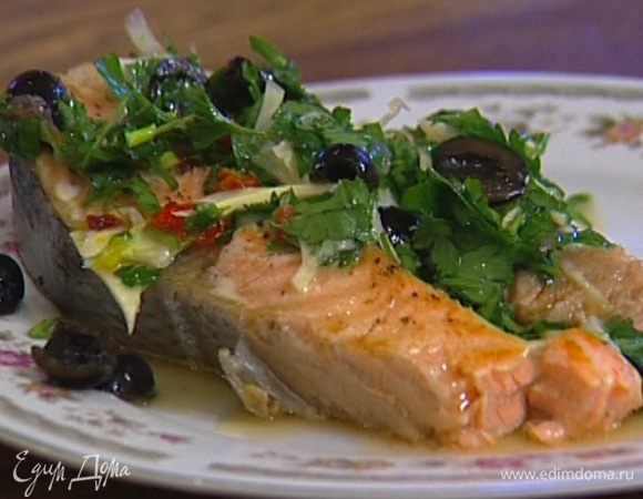 Подавать, выложив на стейки замаринованный фенхель вместе с заправкой и кусочками грейпфрута.