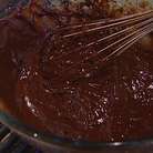 Добавить 100 г сливочного масла, поломанный на кусочки шоколад и коньяк, вымешать до однородного состояния. 