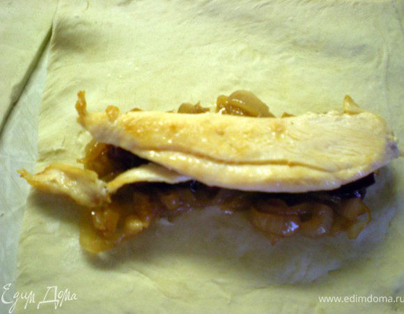 Сверху кусочки филе.