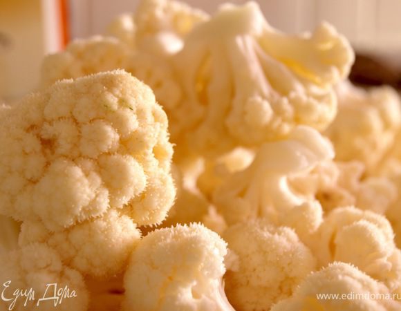 Цветную капусту разобрать на соцветия.