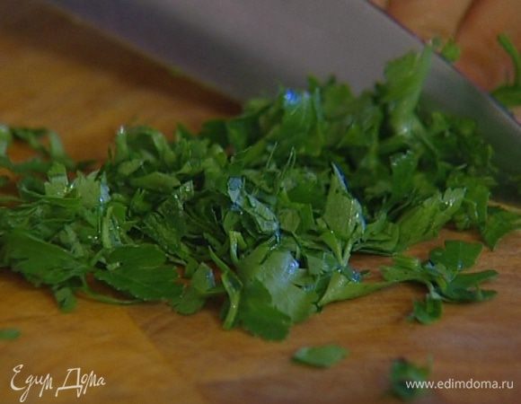 Петрушку порубить.
