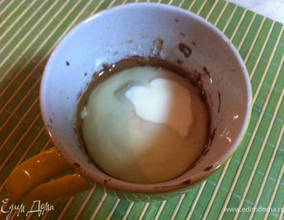 Если не совсем размешалось, не беда, добавляем молоко и растительное масло, все отлично перемешивается! Добавляем ароматизаторы и специи по вкусу.