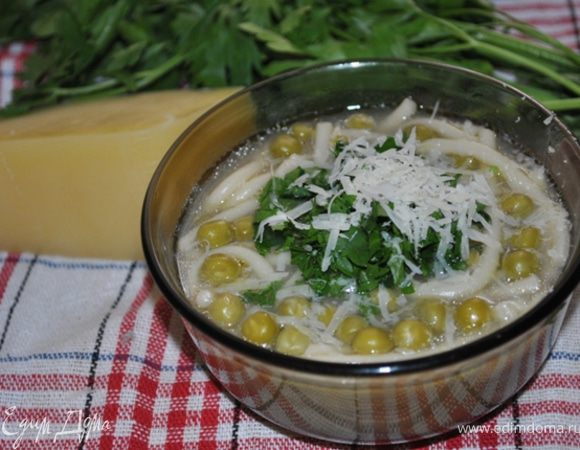 Когда сварится паста, приправьте суп солью и перцем.

При подаче посыпьте петрушкой и сбрызните оливковым маслом. Я еще посыпала пармезаном.