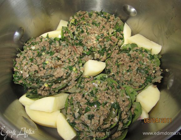 Выкладываем фаршированные артишоки в скороварку. 
