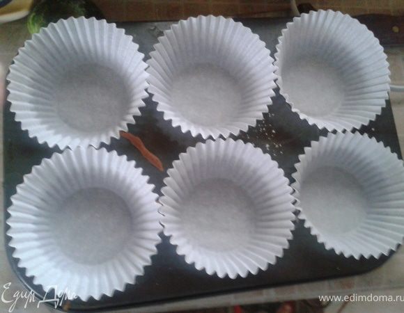 В формочки - бумажки...