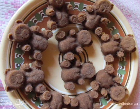 Выпекать в духовке при температуре 180 градусов до чистой зубочистки.