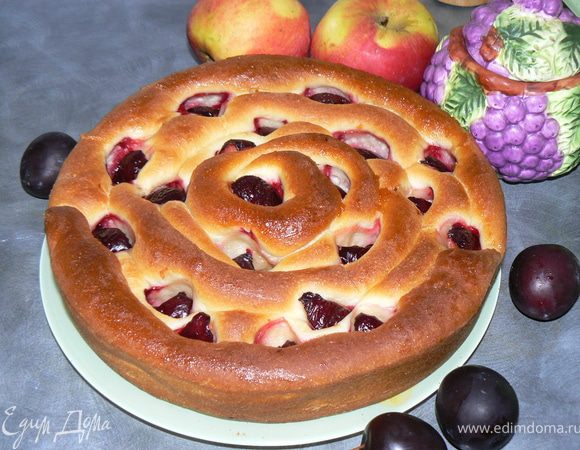 Выпекаем 45 минут. Готовый пирог смазываем теплым абрикосовым повидлом