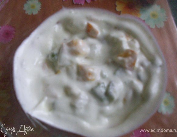 взбейте белок с сахаром и добавьте кубиками порезанные фрукты