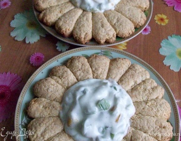 охладите, выложите в центре крем! приятного аппетита!!!!