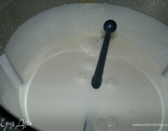 Взбить яйца с сахаром минут 15.