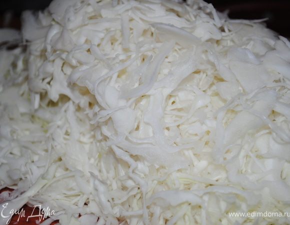 шинкуем капусту.