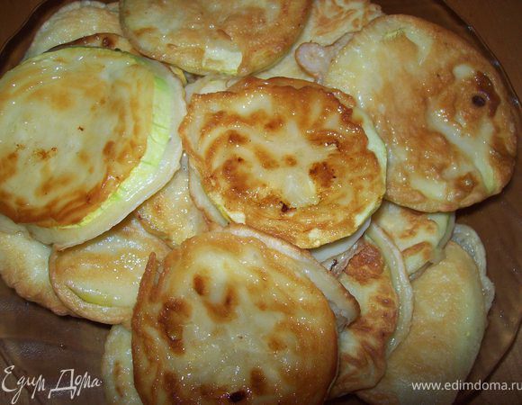 В кляр можно добавить натертый на мелкой терке пармезан или ваши любимые травы.