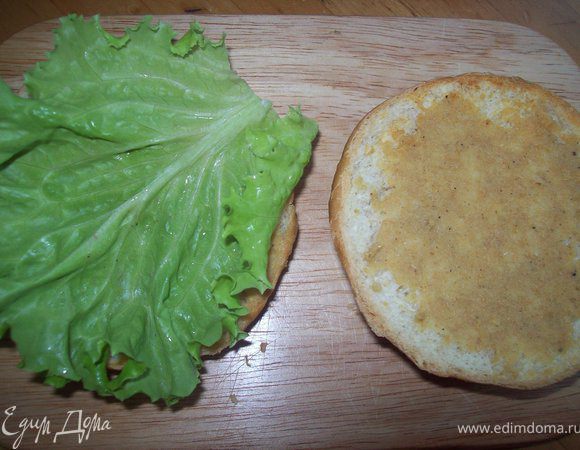 кладем  салатный лист