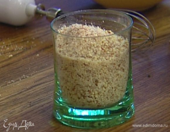 Миндаль смолоть в муку. 