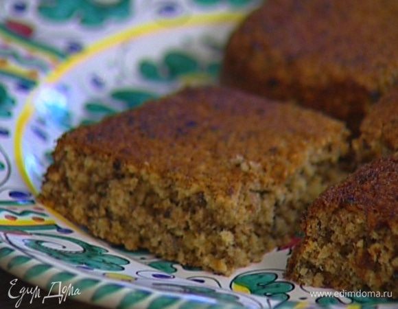 Готовый пирог нарезать небольшими квадратиками и присыпать сахарной пудрой.
 
