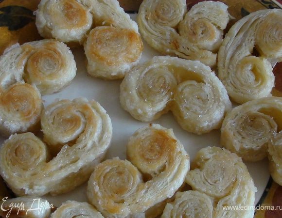 Переложить на тарелку, пускай остывают;)