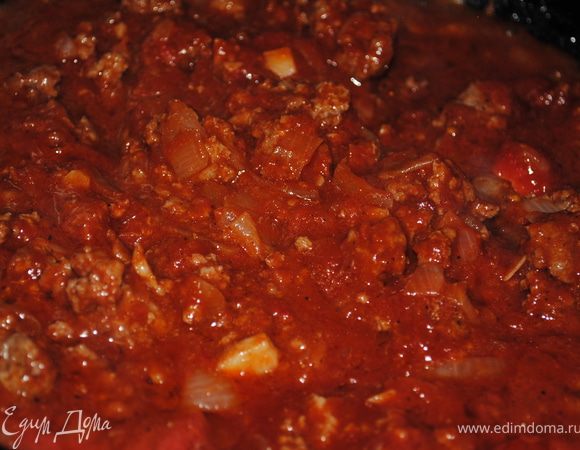 Добавить томаты и еще потушить 10 - 15 минут.