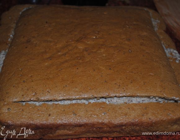 Накрываем крышечкой, затем ростапливаем шоколад и поливаем ним торт. Украшаем по вкусу.