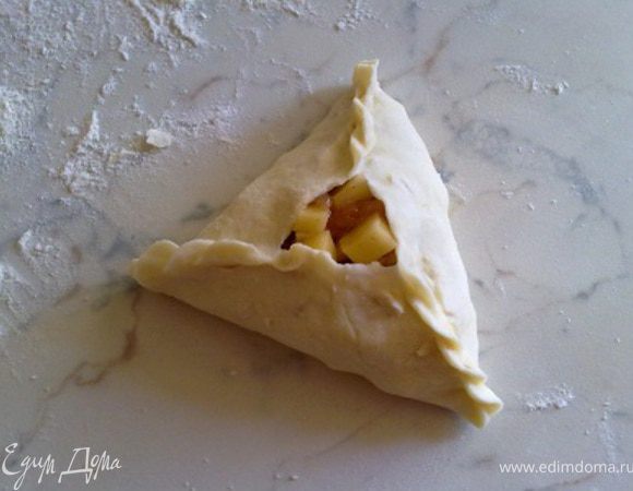 Защипим края кто как может, оставив серединку открытой. 