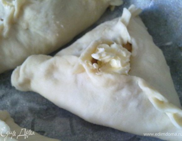 В серединку положим 1/2 ч.ложки сливочного масла.