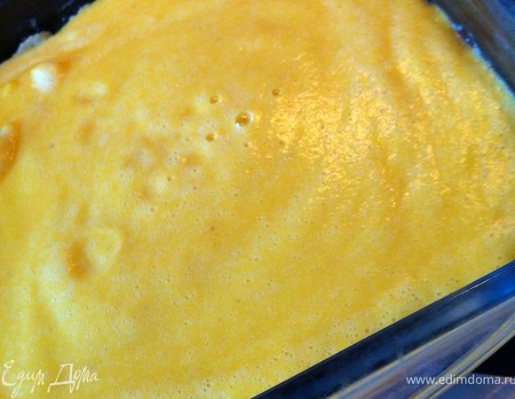 Когда тесто чуть пропечеться - выливаем сверху нашу тыквенную смесь и выпекаем 30 минут!