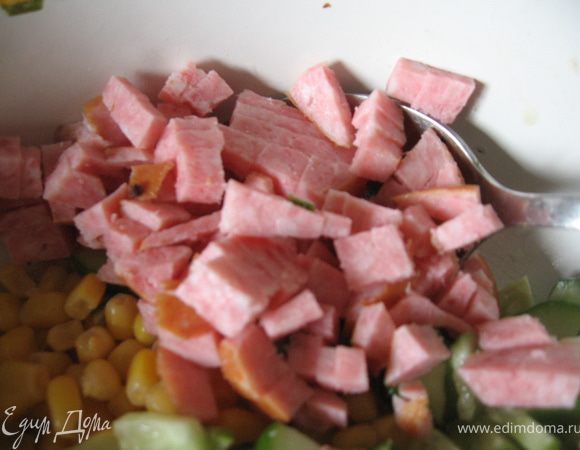 добавить нарезанную кубиками ветчину