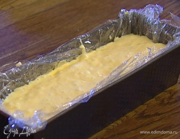 Поставить мороженое минимум на 4 часа в морозилку. Каждый час перемешивать, чтобы замерзло равномерно.