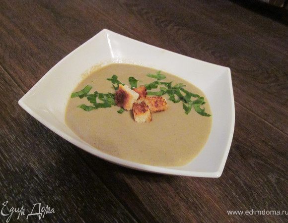 Постный суп-пюре из шампиньонов готов! Я думаю, что он понравится и тем, кто пост не соблюдает. Подавать с крутонами и зеленью. Приятного аппетита!