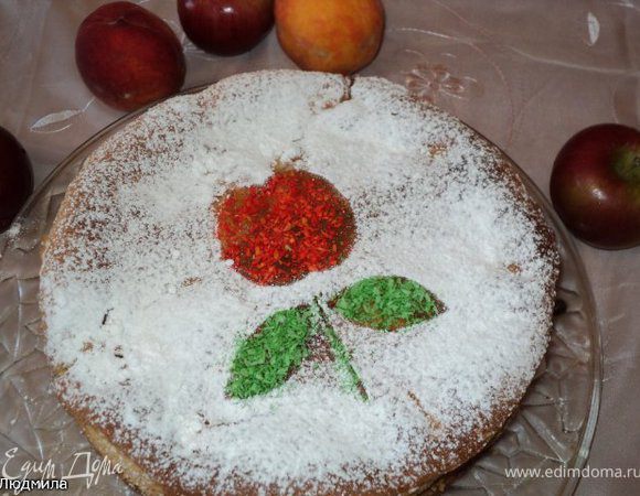 Пирог охладить, вынуть из формы, снять бумагу для выпечки. Посыпать сахарной пудрой и кокосовой стружкой.