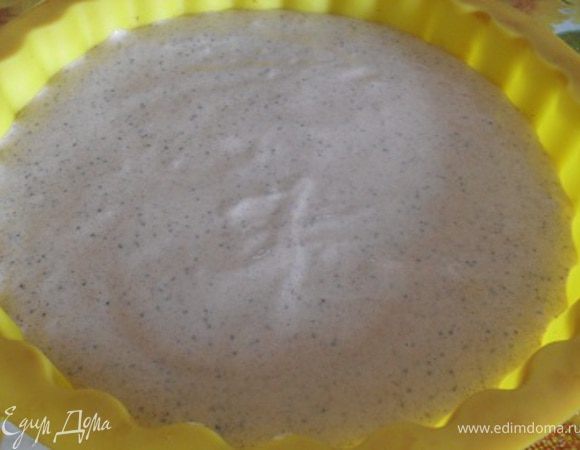 Разделить тесто на 3 части.Выпекать коржи при 200*С 10-15 минут.(духовку не открывать, иначе осядет!).Готовые коржи остудить.